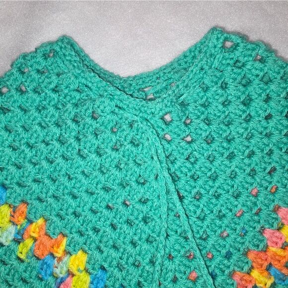 Poncho Handmade vibrant green crochet poncho adorned with pom-poms. - Picture 12 of 13